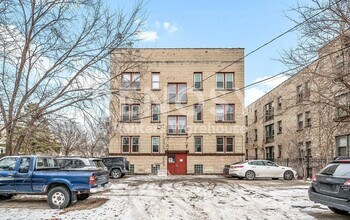 Building Photo - Available now!  1 bed, 1 bath condo
