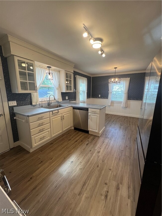 Building Photo - 1945 Chatam St