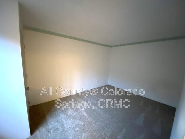 Building Photo - 218 W Rockrimmon Blvd