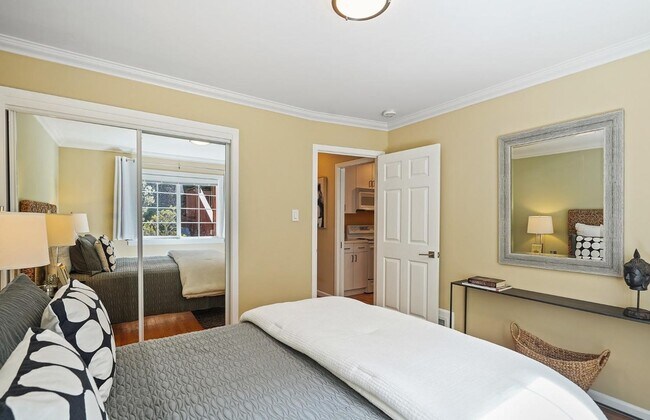 Building Photo - 16-18 Hoffman Ave