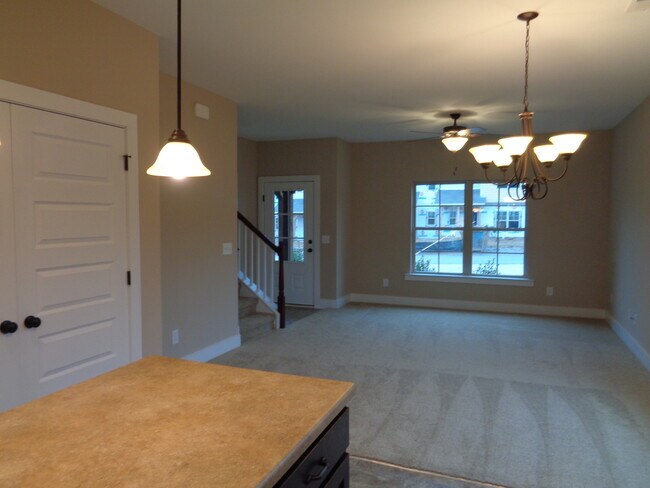Building Photo - 4395 Ridgemont Cir