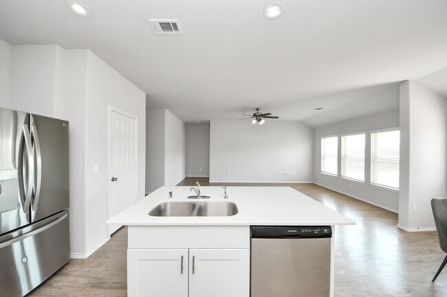 Building Photo - 20730 Southern Wds Blvd