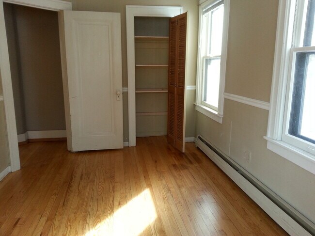 Building Photo - 514 W Breckenridge St