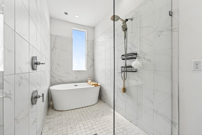 Building Photo - 1034 NE 18th Ave