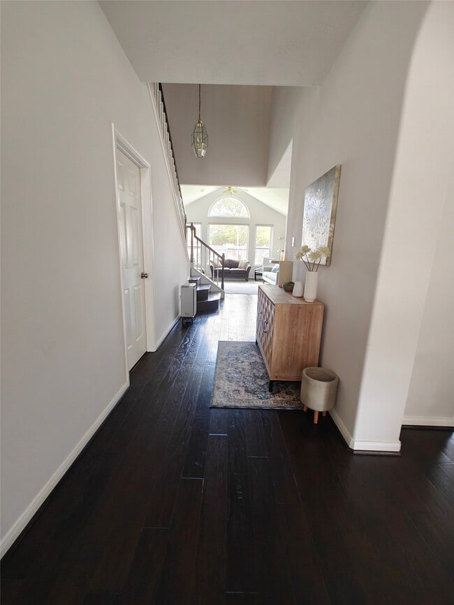 Building Photo - 5902 Mettler Ln