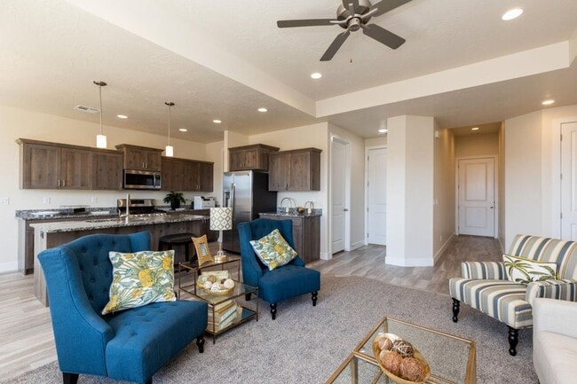 Building Photo - Painted Sands  3 Bedroom, 2 Bathroom Furnished Home