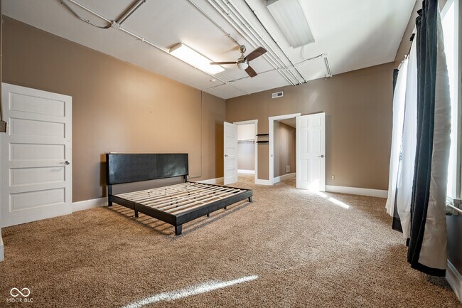 Building Photo - 12 E Washington St