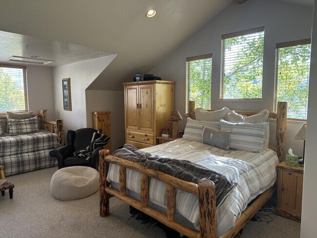 Building Photo - 3562 N Fox Run Dr