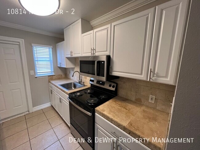 Building Photo - 10814 Navajo Dr