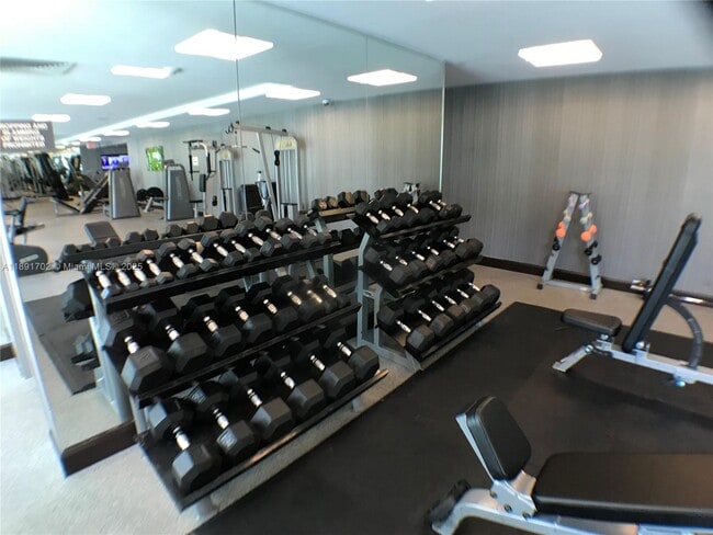 Building Photo - 950 Brickell Bay Dr