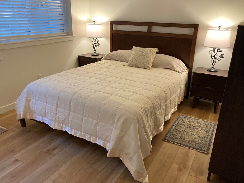 Building Photo - 571 Hill St