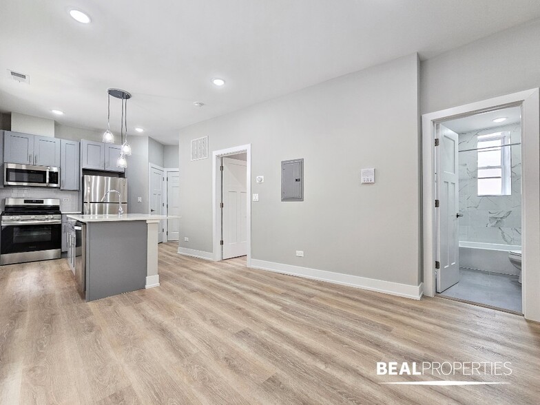 Building Photo - 428 W Belden Ave