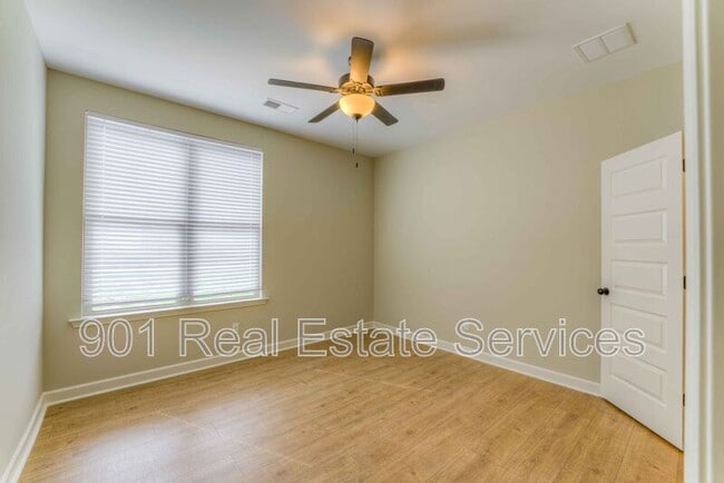 Building Photo - 1074 Faxon Ave