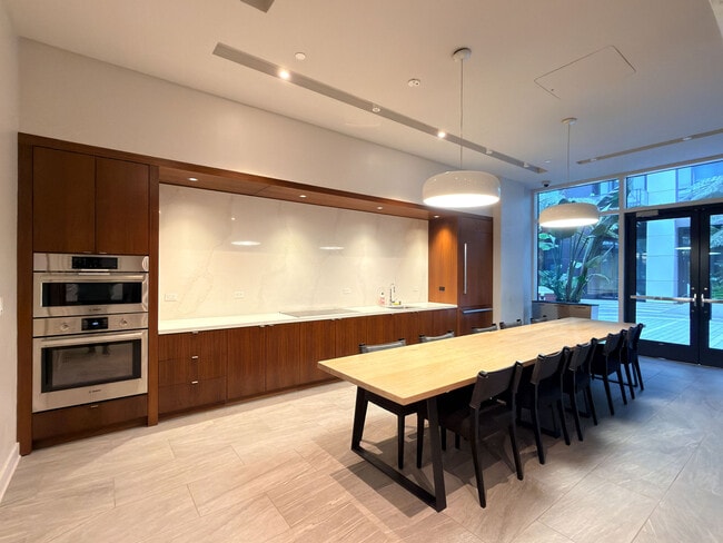 Building Photo - 1688 Pine St