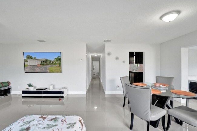 Building Photo - 3322 McKinley St