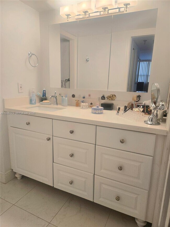 Building Photo - 899 Jeffery St