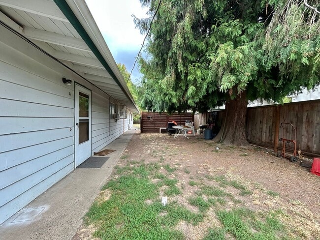 Primary Photo - sw165th