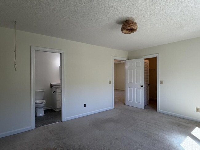 Building Photo - 305 Wimbledon Ct