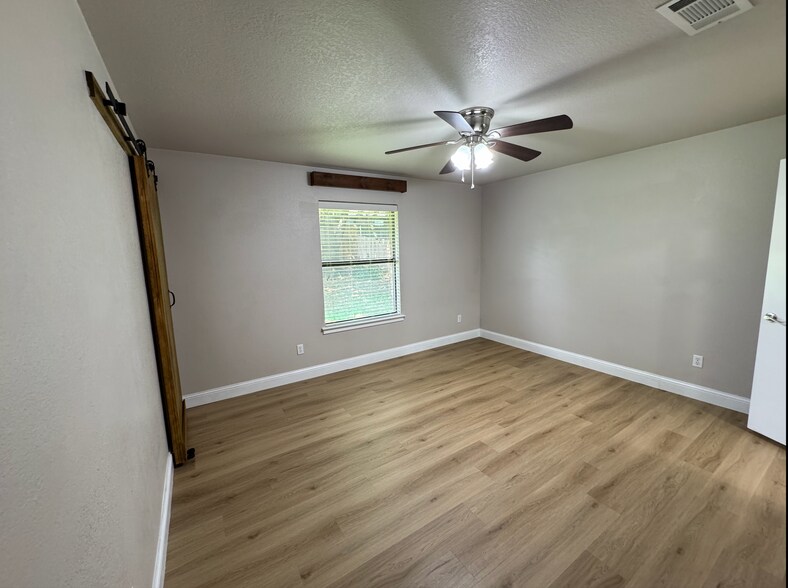 Building Photo - 107 Ginger Ln