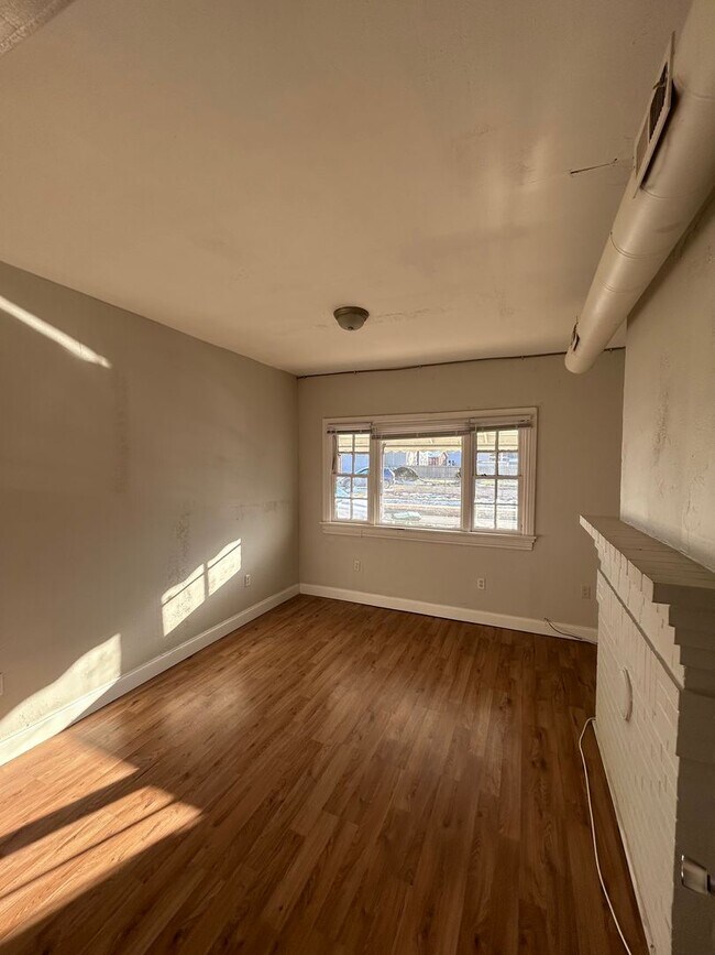 Building Photo - Available Now! | 2 Bed/ 1 Bath | Church Hill North