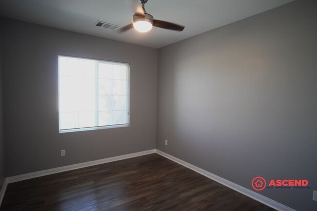 Building Photo - Beautiful 4 Bedroom SW Home Close to Freeway!