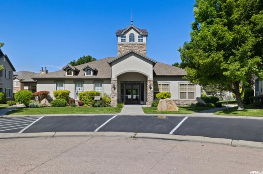 Building Photo - 1546 W 110 N