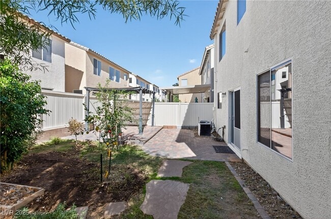 Building Photo - 5649 Dawn Falls St