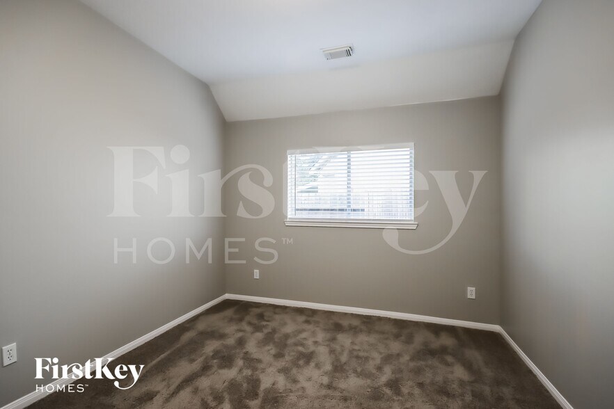 Building Photo - 18015 Still Springs Ct