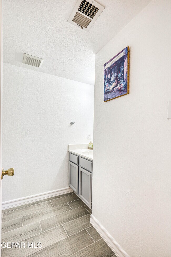 Building Photo - 7333 Golden Hawk Dr