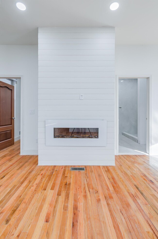 Building Photo - 118 Newman Ave