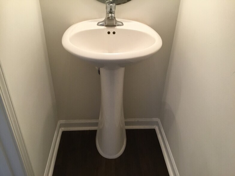 Building Photo - 2321 King Malcolm Ln