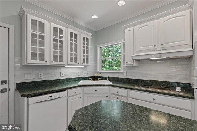 Building Photo - 28920 Livingston Dr