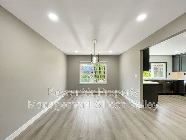 Building Photo - 1806 Blackmore Ct