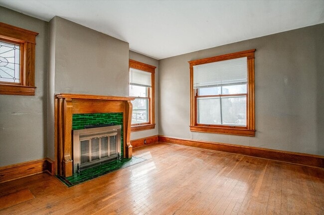 Building Photo - 908 E 31st St