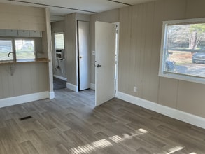 Building Photo - 619 Prosperity Dr