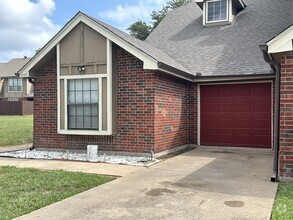 Building Photo - Wyngate Townhomes 3924W