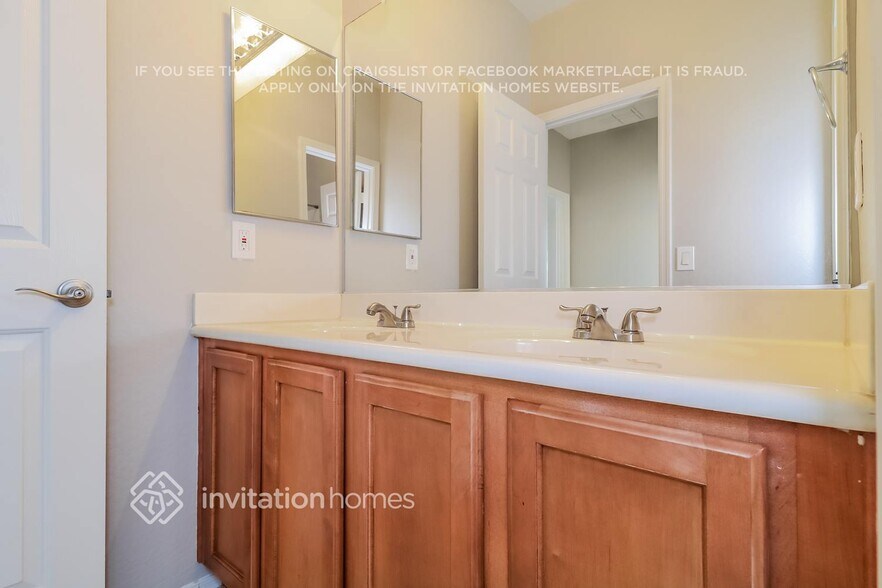Building Photo - 12175 W Mountain View Dr