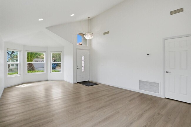 Building Photo - 5958 E Kelton Ln