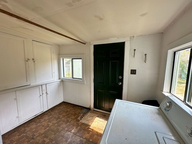 Building Photo - 2 bdrm/1 bath Lettered Streets cottage for...