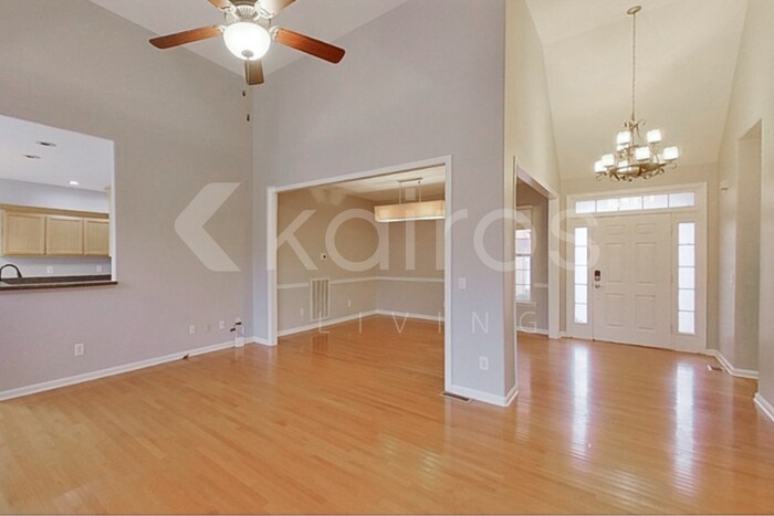 Building Photo - 605 Sophia Ct