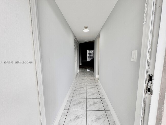 Building Photo - 1075 Riverside Dr