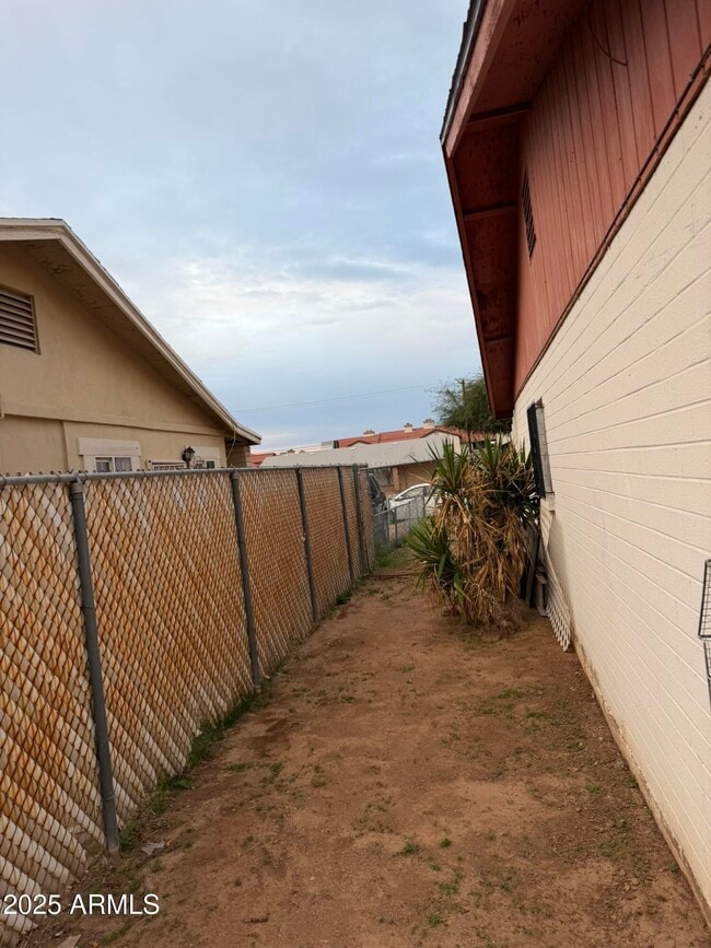 Building Photo - 1516 W Pueblo Ave