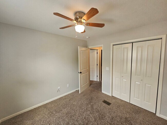 Building Photo - Modern 3Bed/2.5-Ba Townhome in PCB – Resor...