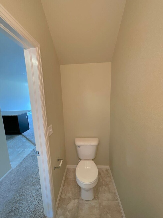 Building Photo - 3 Bedroom Townhome Available Near Hancock ...