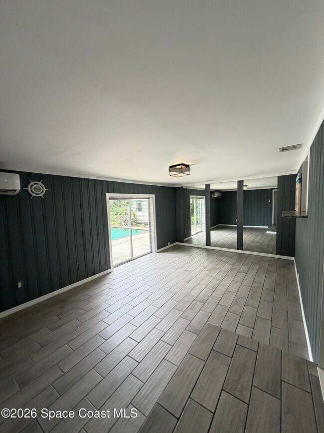 Building Photo - 1717 La Marche Dr