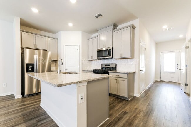 Building Photo - 3665 Shore Wood Ave