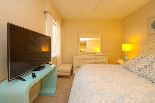 Building Photo - CALLING ALL GOLF ENTHUSIASTS ** STUNNING 2...