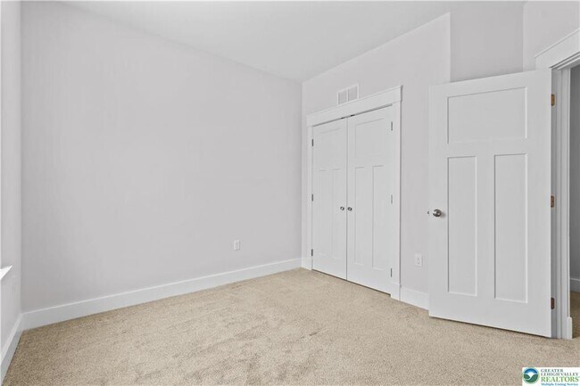 Building Photo - 1674 Best Pl