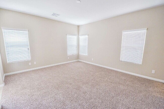 Building Photo - "Spacious 4-Bedroom Retreat with 2.5 Baths in Vibrant Las Vegas Locale!"