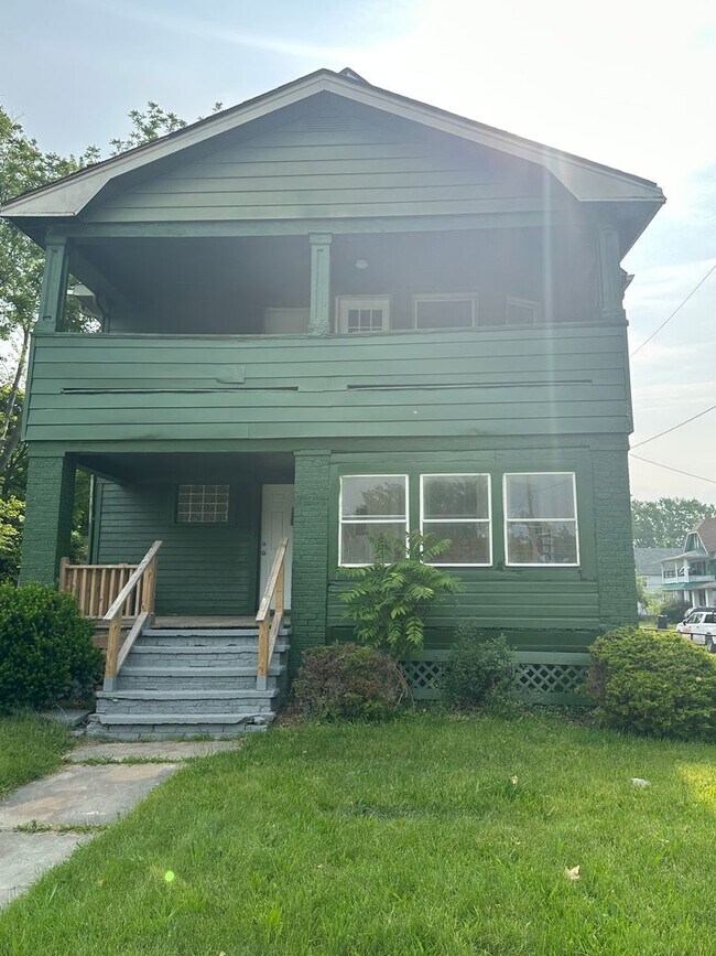Primary Photo - 1185 E 123rd St